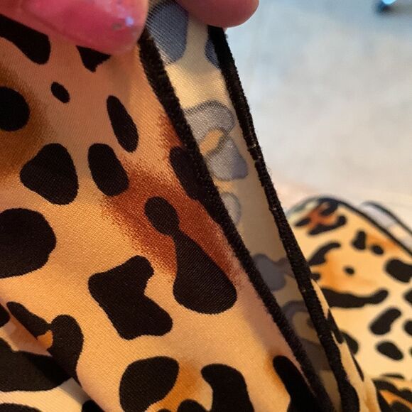 Essentials by Milano Size Medium sleeveless cheetah top with raw edge hems - Picture 9 of 9